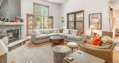 3 BDR for 10, w/Pool & Hot Tub, Walk to Ski Lift!