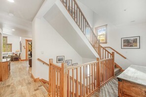 Interior - 3 BDR for 10, w/Pool & Hot Tub, Walk to Ski Lift! (Dillon)