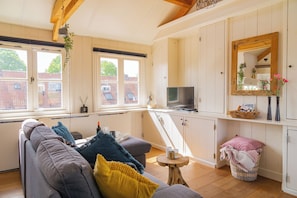 Living area - Pat's Home, sleeping under the stars. (Alkmaar)