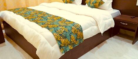 Superior Double Room | Rollaway beds, bed sheets