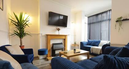 House-sleeps8-parking-garden