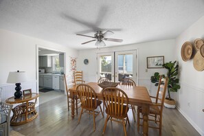 Dining - Byrd House, Off-Ocean, Dog Friendly (Pawleys Island)