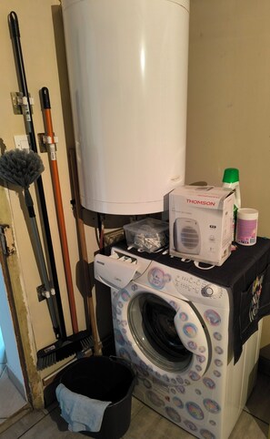 Interior - Greenway cottage no. 7 at the foot of the hiking trail (Saint-Hernin)