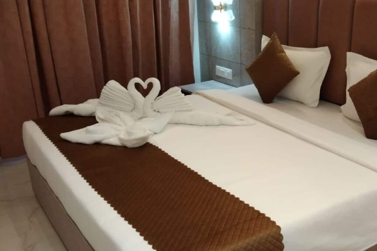 Deluxe dubbelrum | Sängtillbehör av högsta kvalitet, minibar och skrivbord