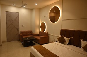 Habitación Deluxe doble | Ropa de cama de alta calidad, minibar, escritorio