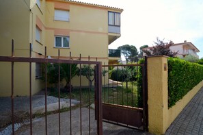 Apartment | Exterior - Apartment in Lescala Near Golden Beaches (L'Escala)
