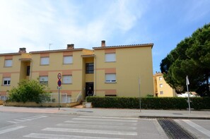 Apartment | Exterior - Apartment in Lescala Near Golden Beaches (L'Escala)