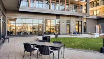 屋外ダイニングエリア