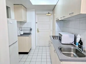 Private kitchen - Your Overnight Delight | 1 Min from Tram Stop (Melbourne)