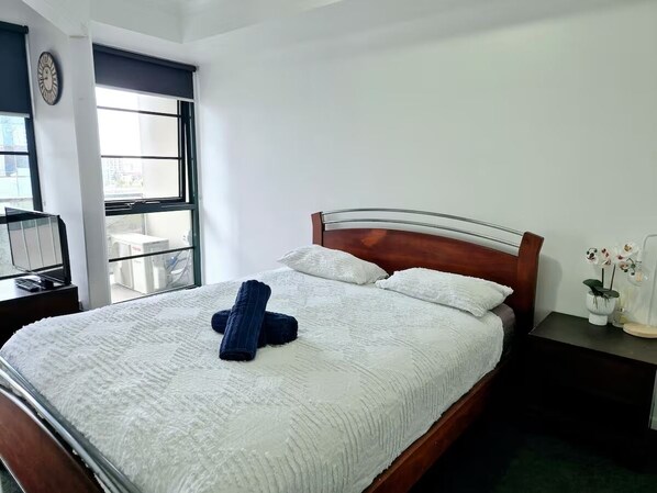 2 habitaciones, tabla de planchar con plancha, wifi y ropa de cama 