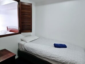 2 habitaciones, tabla de planchar con plancha, wifi y ropa de cama 