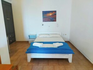 Family Studio, Kitchen, Bay View
