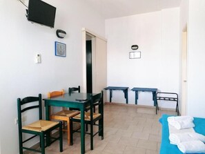 Family Studio, Kitchen, Bay View