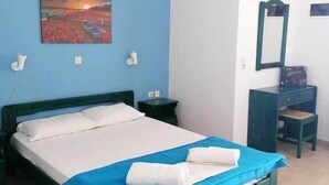 Free WiFi, individually decorated, bed sheets - AigaioView (Azolimnos)