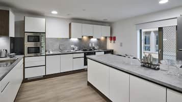 Single Room, Non Smoking | Shared kitchen
