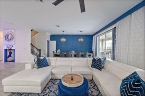 テレビ、テレビゲーム、DVD プレーヤー、書庫