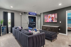 Interior - Luxurious 8 Bedroom 5 Bath, Resort, Arcade and Theatre (Kissimmee)
