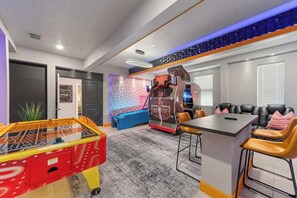 Games room - Luxurious 8 Bedroom 5 Bath, Resort, Arcade and Theatre (Kissimmee)