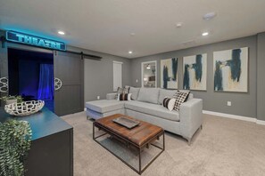 TV connectée, jeux vidéo, lecteur de DVD, livres