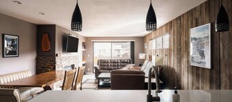Choice Condo - Walk to Gondola - Sleeps 7!