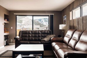 TV - Choice Condo - Walk to Gondola - Sleeps 7! (Avon)