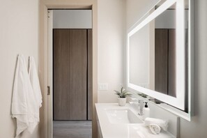 Doccia, asciugacapelli, asciugamani