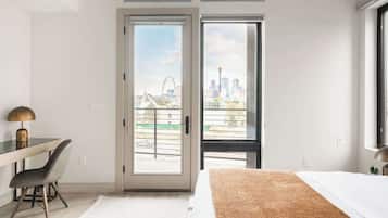 2 bedrooms, desk, iron/ironing board, WiFi