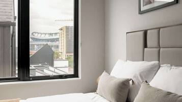 2 slaapkamers, een bureau, een strijkplank/strijkijzer, wifi