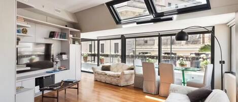 Fernseher, Kamin, DVD-Player, Stereoanlage