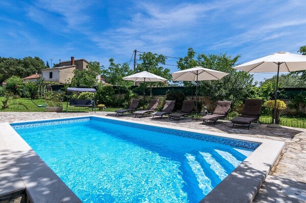 Et oppvarmet basseng