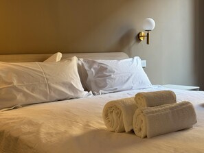 2 bedrooms, desk, free WiFi, bed sheets