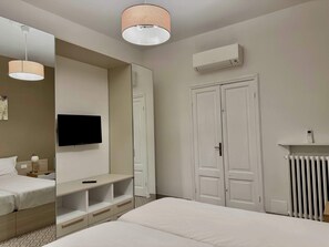 2 bedrooms, desk, free WiFi, bed sheets