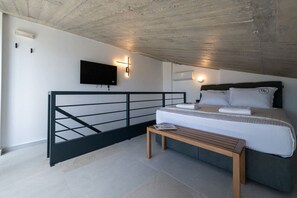 1 bedroom, desk, WiFi, bed sheets