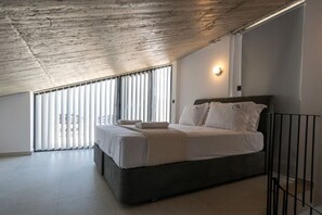 1 bedroom, desk, WiFi, bed sheets