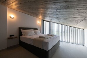 1 bedroom, desk, WiFi, bed sheets