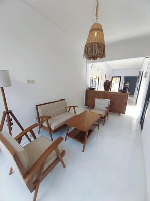 Coin salon dans le hall