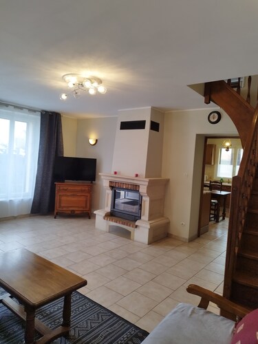 House near town center, 10 minutes from a leisure park.