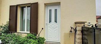 House near town center, 10 minutes from a leisure park.