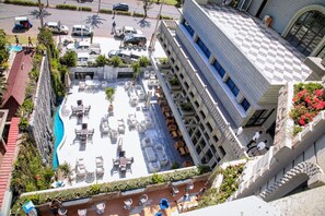 Premium bedding, in-room safe, desk, laptop workspace