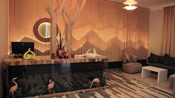 Couples treatment room(s), sauna, hot tub, steam room