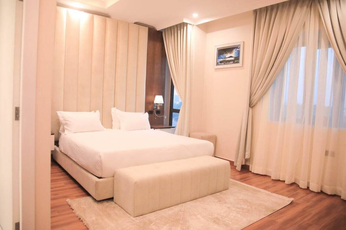 Chambre Simple, balcon, vue ville | Literie de qualité supérieure, coffres-forts dans les chambres, bureau