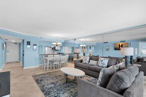 Smart TV - ☀️Beachfront in heart of Destin! Pool-Fitness-Sauna-2BR Emerald Towers 503☀️ (Destin)