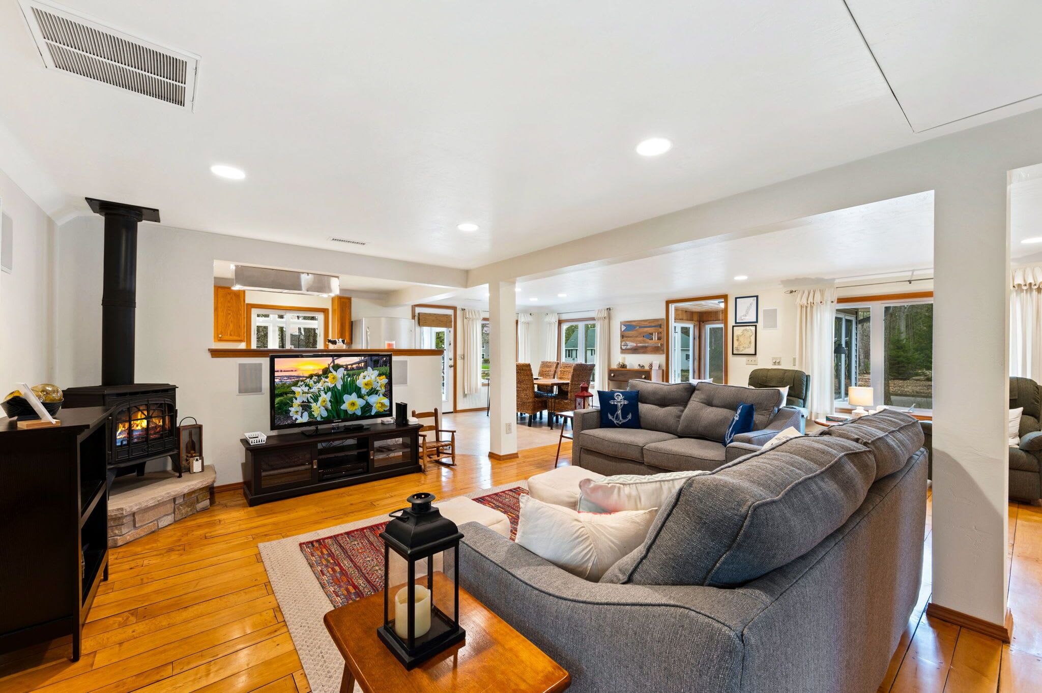 Smart TV, fireplace, offices