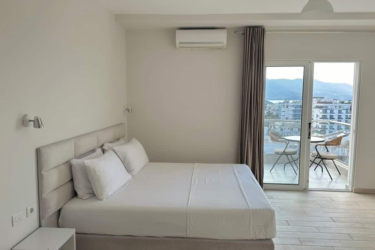 Bureau, chambres insonorisées, fer et planche à repasser, Wi-Fi gratuit