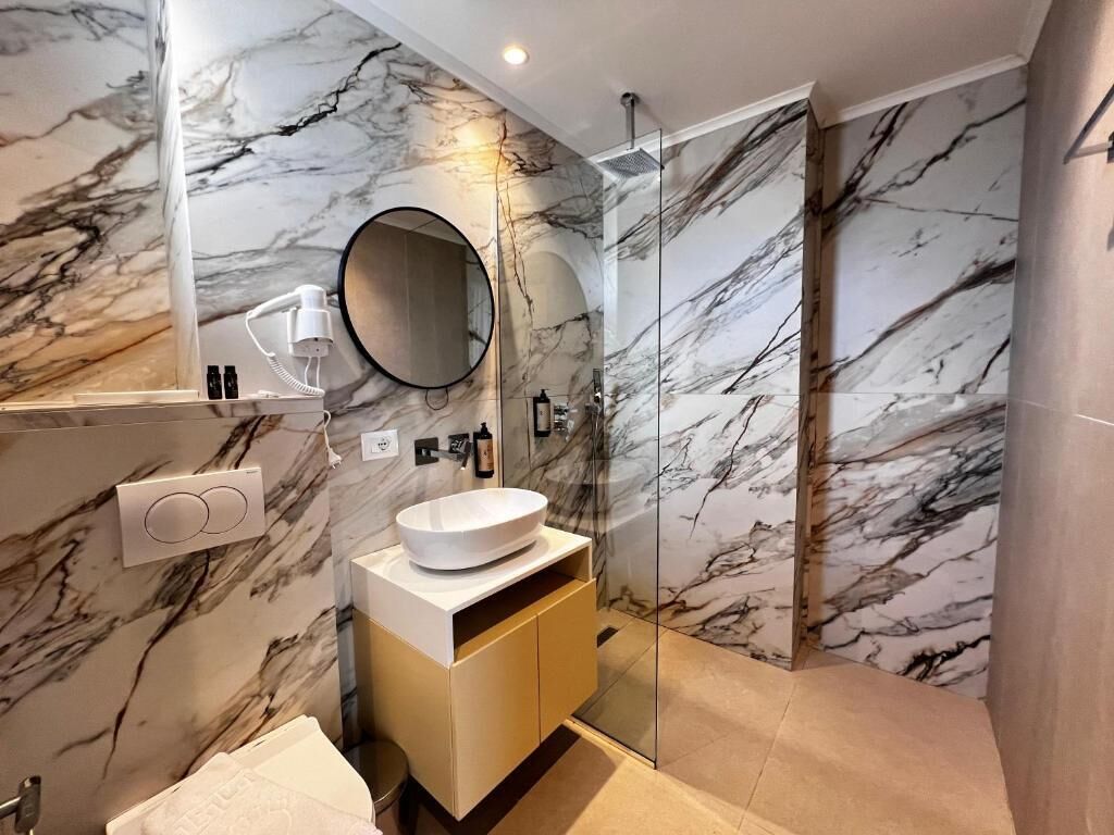 Photo - Avenue Hotel