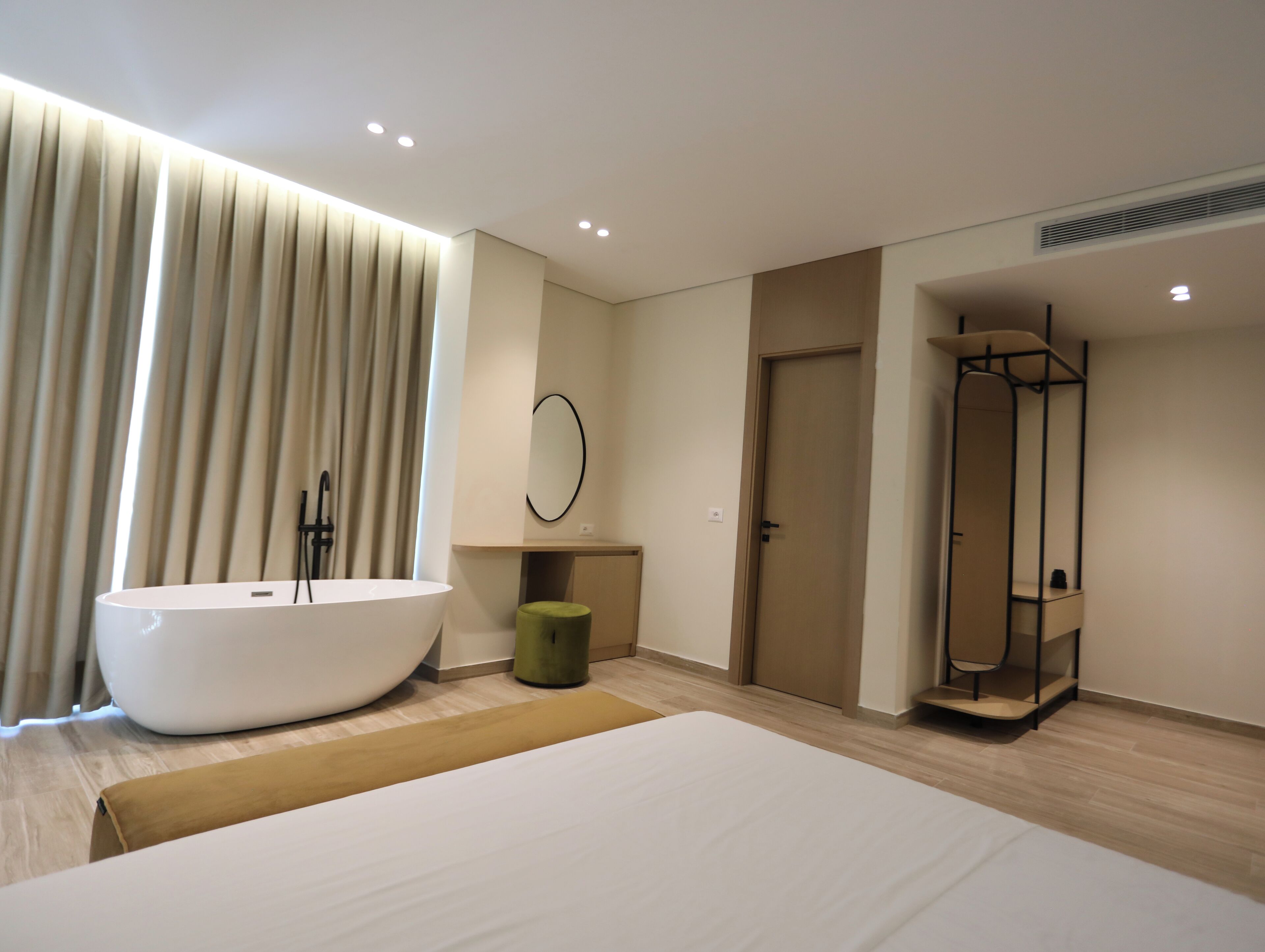 Deluxe Double Room, Sea View | Desk, soundproofing, iron/ironing board, free WiFi