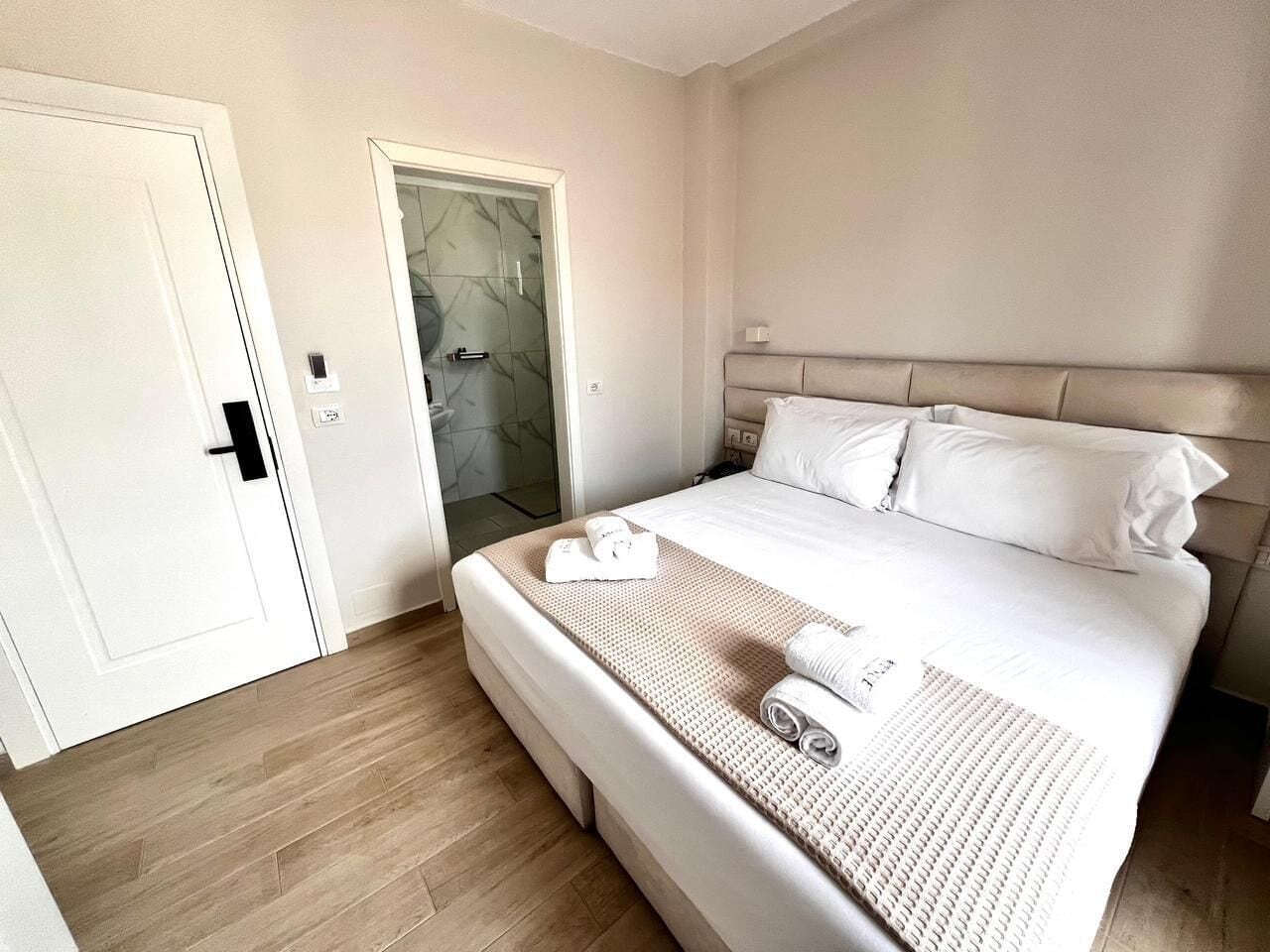 基础双人房 | 办公桌、隔音、熨斗/熨板、免费 WiFi