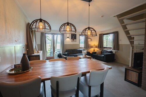 Delightful detached vacation home with private parking located by meadow