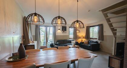 Delightful detached vacation home with private parking located by meadow