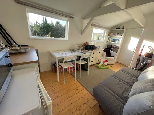 Wooden cottage, charming and bright for max 2 people + baby